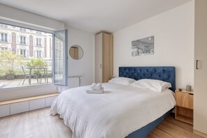 4 bedrooms, iron/ironing board, travel cot, WiFi - Branded New 4 Bdrs Flat - Huge Terrace - Prime Loc (Paris)