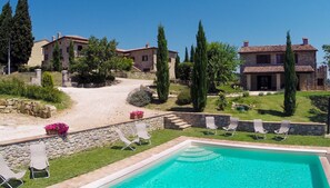 Outdoor pool - WEEKLY RENTALS FOR FAMILY HOLIDAYS - UP TO 24 PEOPLE - 3 COUNTRYHOUSES (Umbria)