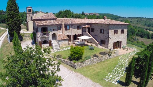 WEEKLY RENTALS FOR FAMILY HOLIDAYS - UP TO 24 PEOPLE - 3 COUNTRYHOUSES