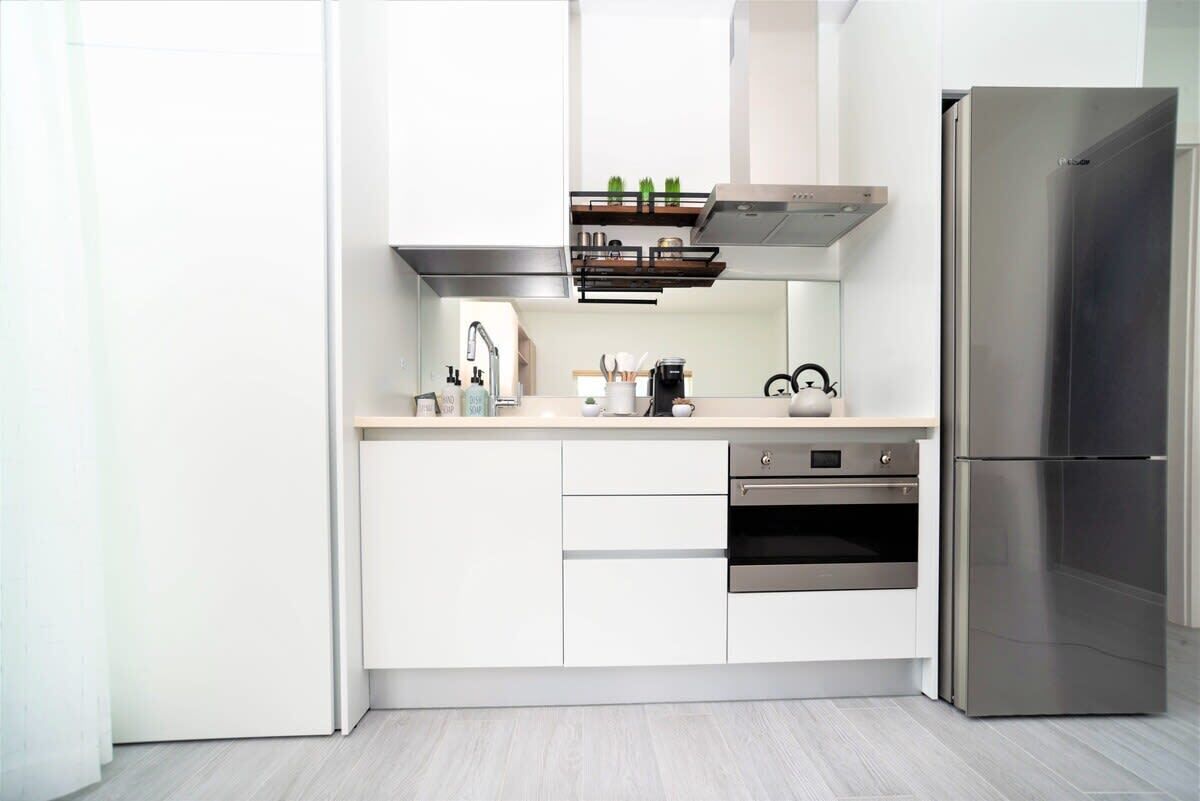 Refrigerador, microondas, horno y parrilla de estufa 