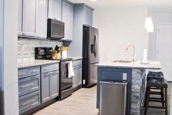 Køleskab, mikrobølgeovn, ovn, kogeplade