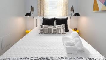 1 slaapkamer, een strijkplank/strijkijzer, reisbedje, wifi