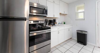 Be A Nomad | Lovely 1br apt | 1.5 blks to beach