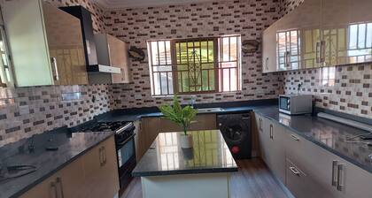 The place is close to Barekesse Dam , access to Internet,washing machine, TV etc
