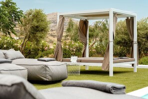 Property grounds - Luxury villa with private outdoor swimming pool, 5 min walk from the sea. (Naxos)