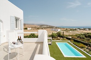 Property grounds - Luxury villa with private outdoor swimming pool, 5 min walk from the sea. (Naxos)