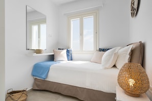 4 bedrooms, iron/ironing board, travel crib, free WiFi - Luxury villa with private outdoor swimming pool, 5 min walk from the sea. (Naxos)