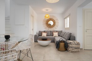 Smart TV - Luxury villa with private outdoor swimming pool, 5 min walk from the sea. (Naxos)