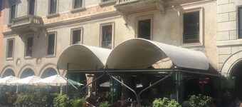 The most glamorous lounge in downtown: romantic sensory and rock!