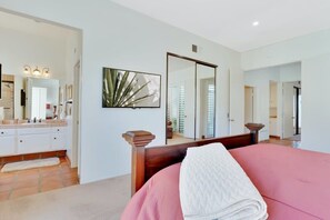 3 Schlafzimmer, Schreibtisch, Bügeleisen/Bügelbrett, WLAN