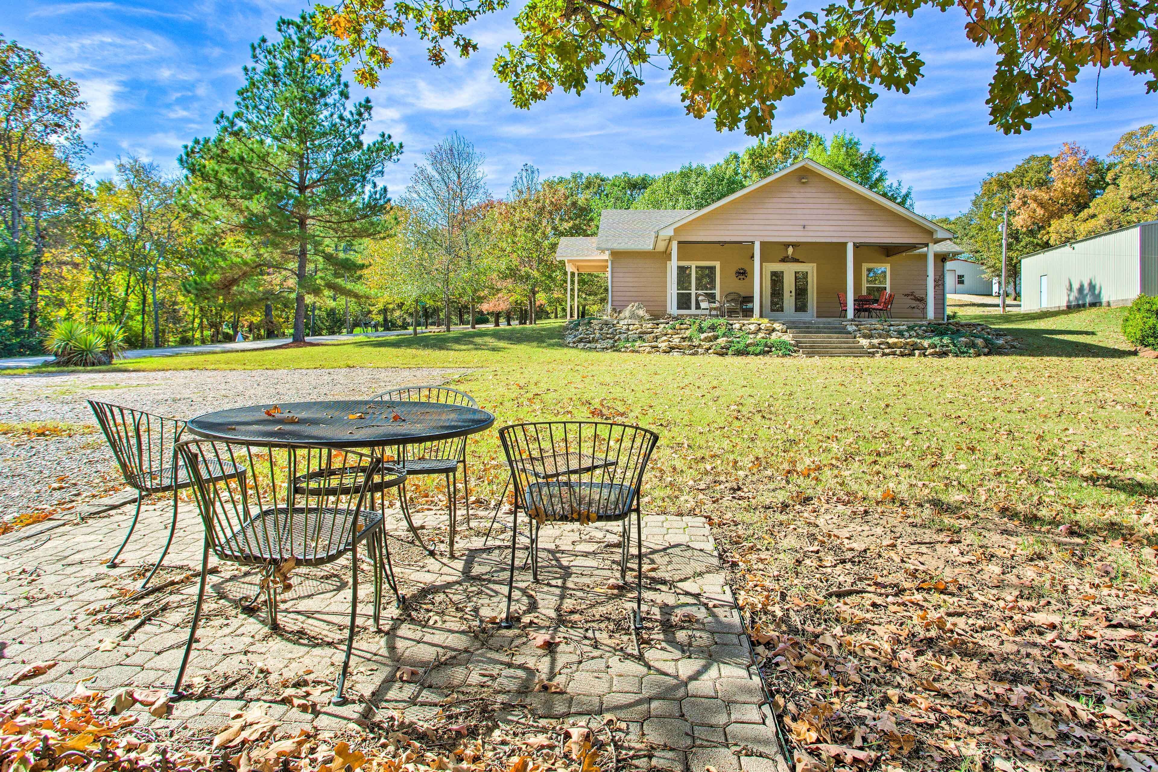 Kingston Home w/ Patio < 4 Mi to Lake Texoma!