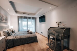2 bedrooms, desk, travel cot, free WiFi