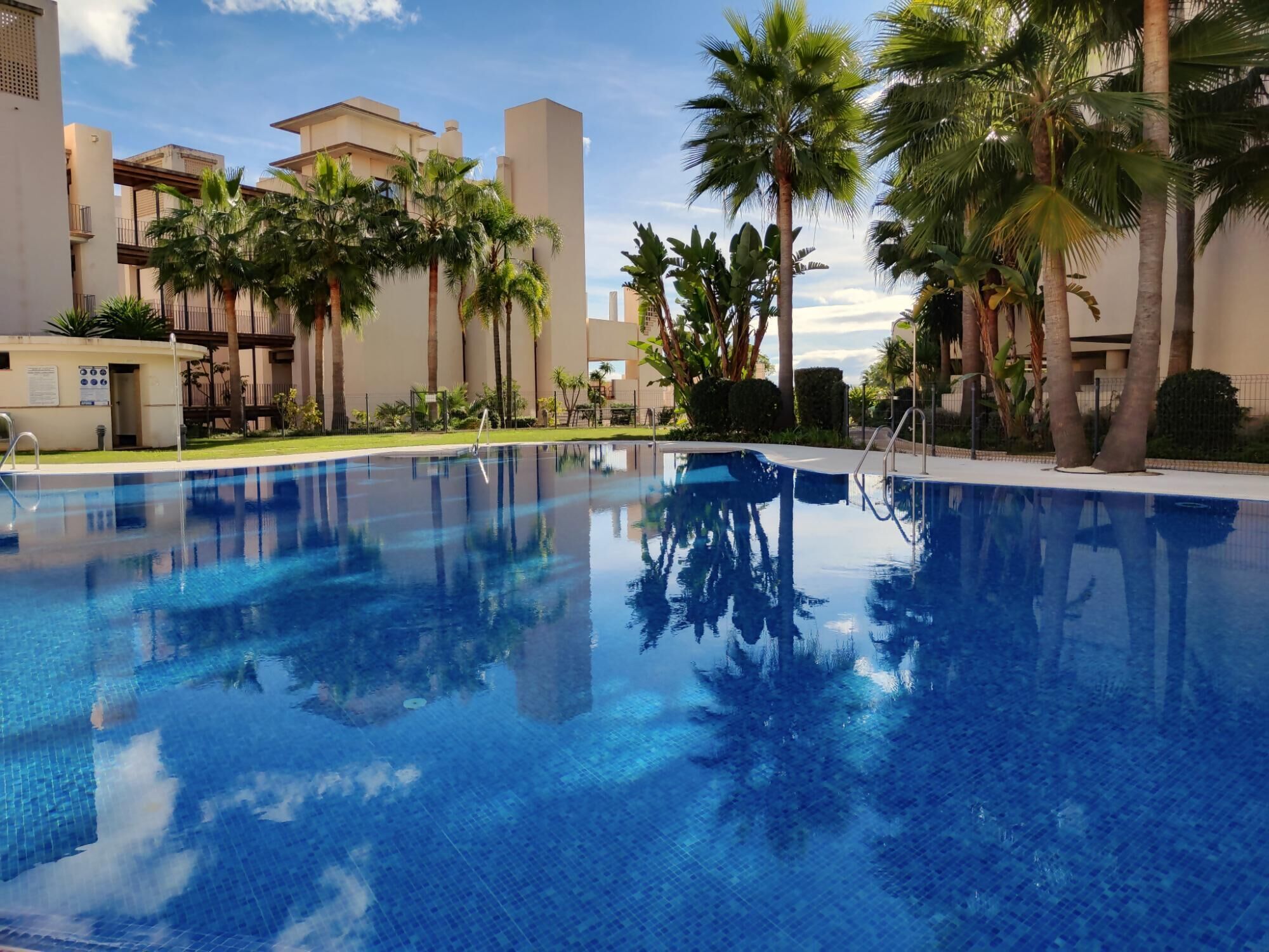 Una piscina cubierta