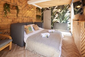 Apartment | 2 bedrooms, blackout curtains, iron/ironing board, free WiFi - Boho Chic Apartment  Hove (Hove)