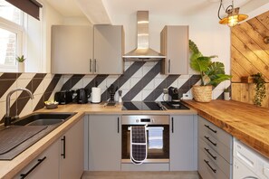 Apartment | Private kitchen | Espresso maker, electric kettle, cleaning supplies - Boho Chic Apartment  Hove (Hove)