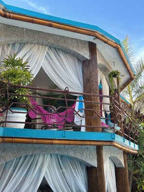 Een 50-inch smart-tv met kabelzenders