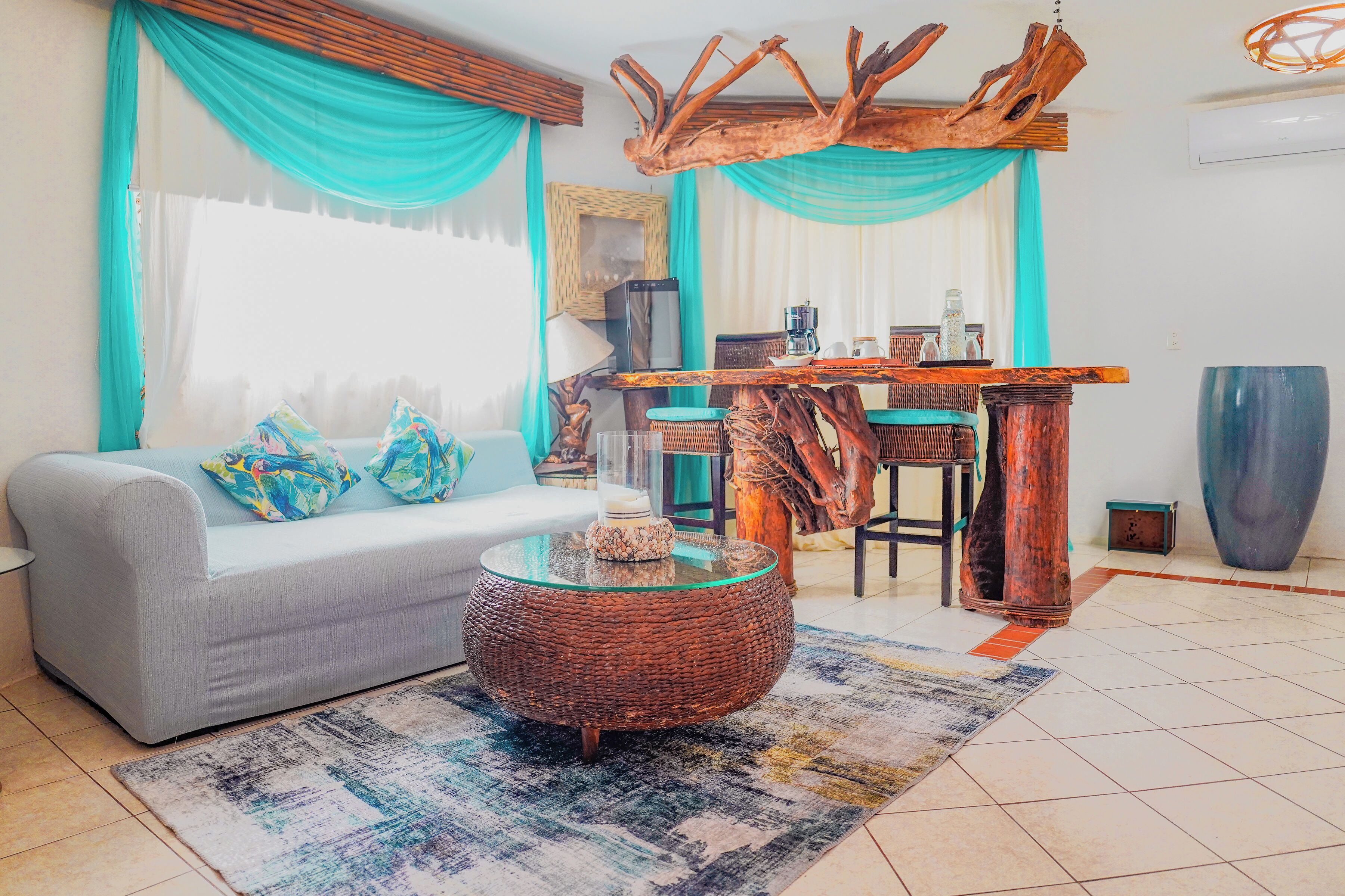 Comfort-Studiosuite | Wohnbereich | 50-Zoll-Smart-TV mit Kabelempfang