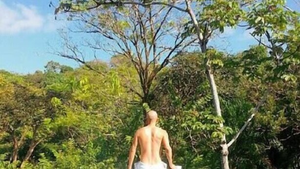 A man sitting on a pool edge with a tree in the background. - Moonshine Inn - 1 BR Studio Loft with Ocean & Jungle Views, Moonshine Inn -- 1BR Studio Loft (Quepos)