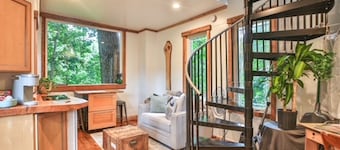 Romantic Treehouse Stay in the Sky