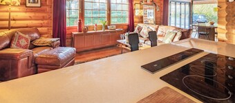 Grebe Lodge (Lodge 6)
