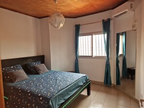 3 makuuhuonetta, silitysrauta/-lauta