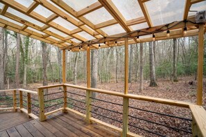 Property grounds - Art, Beauty, Nature: A Woodland Retreat (Chapel Hill)