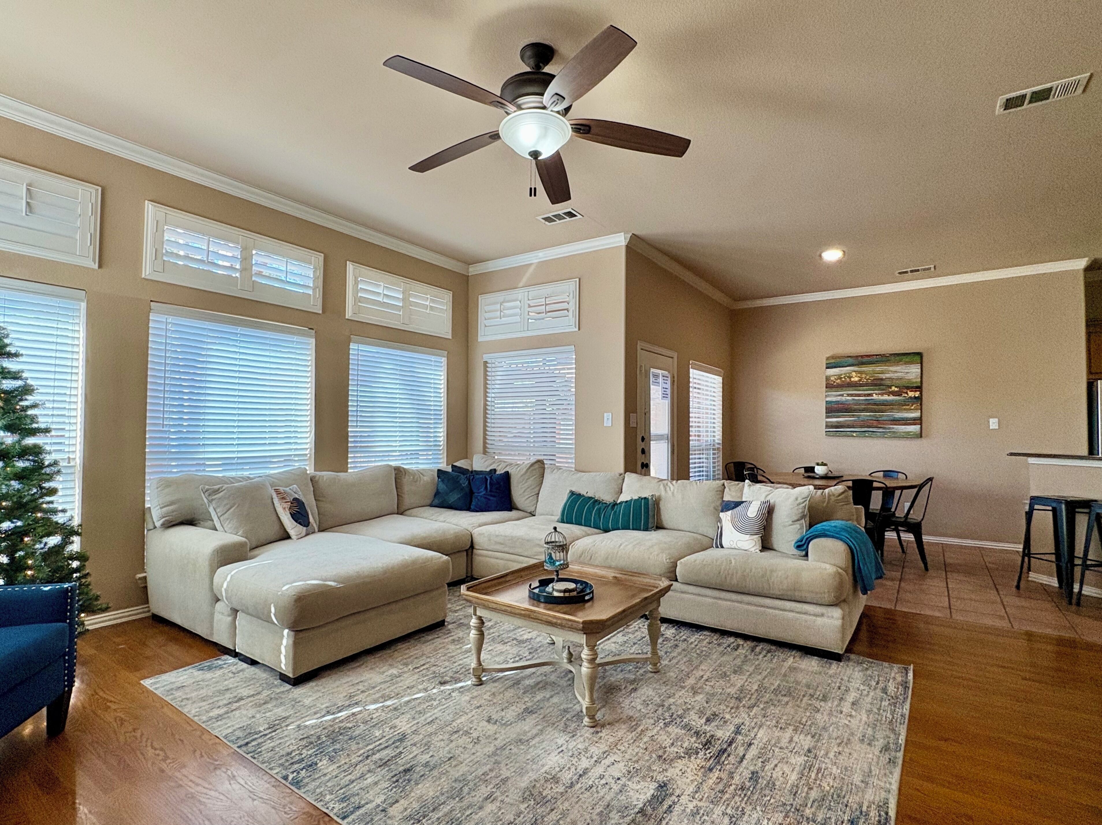 智能电视、壁炉、电子游戏、桌上足球