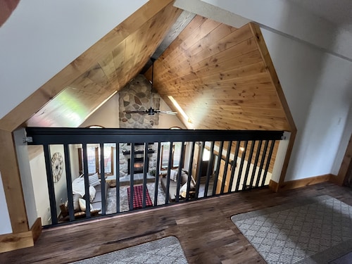 Willy T's Crystal Mountain Ski & Golf Cottage