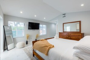 4 bedrooms, desk, iron/ironing board, WiFi