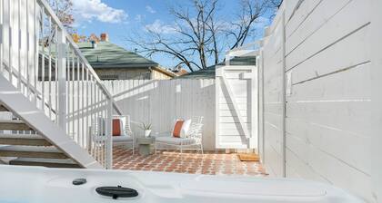 Bubbly: Prosecco | Chic 1/1 Suite | Golden Blocks, Walking Distance to Main | King Bed | Mini-Bar