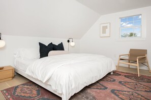 1 bedroom, iron/ironing board, free WiFi, bed sheets - Bubbly: Prosecco | Chic 1/1 Suite | Golden Blocks, Walking Distance to Main | King Bed | Mini-Bar (Fredericksburg)