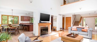 Meadowood Manor by RoveTravel | 6BR Outdoor Spaces