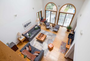 Televisión, estéreo y oficina 