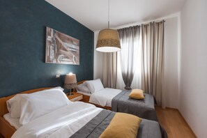 6 slaapkamers, een strijkplank/strijkijzer, reisbedje, gratis wifi