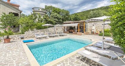 Quiet and beautiful house with amazing sea view and outside kitchen by the pool