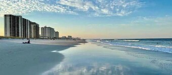 1bd/1bth beach home 1 min to beach/ pet friendlyC