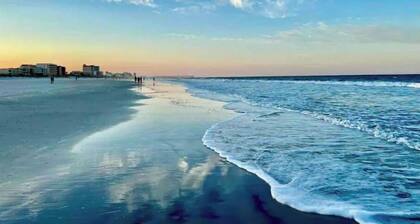 1bd/1bth beach home 1 min to beach/ pet friendlyC