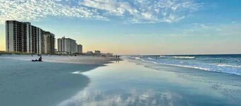 Beach Home step out 1 min to beach/pets friendlyA