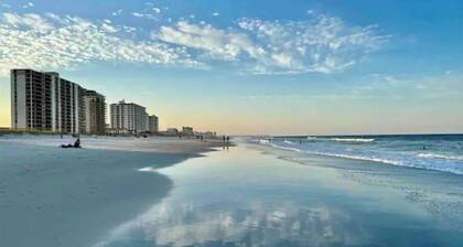 Beach Home step out 1 min to beach/pets friendlyA