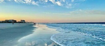Blue Ocean 2 bedrooms home 1 minute to beachD