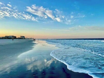 Blue Ocean 2 bedrooms home 1 minute to beachD