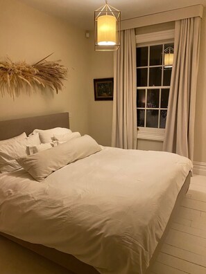 3 bedrooms, iron/ironing board, free WiFi, bed sheets - House in Holland Park (London)