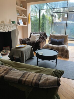 Smart TV - House in Holland Park (London)