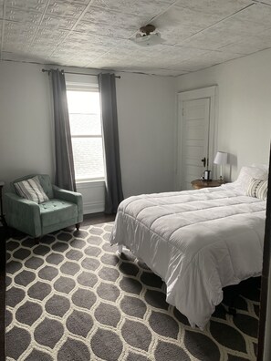 2 عدّة غرف نوم وواي فاي وملاءات أسرّة