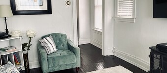 Mint Vintage 2 bed apt Walk to the locks Sault USA