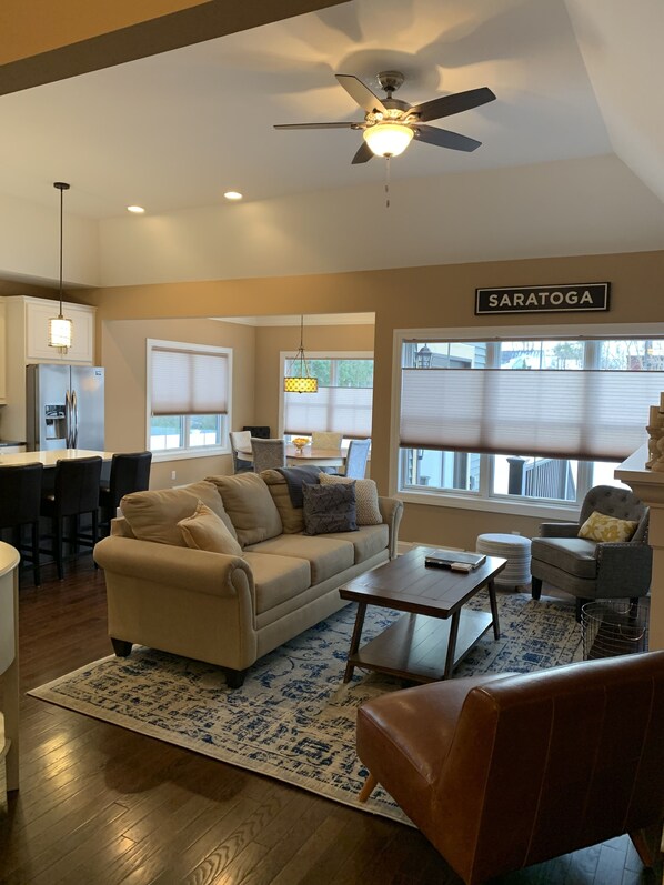 Smart TV, fireplace