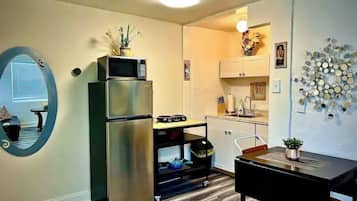 Refrigerador, microondas y cafetera y tetera