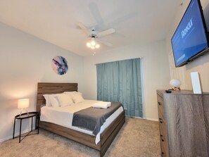 Room - Central Arlington 6 MILES FROM AT&T stadium! Tons of shopping experience! (Arlington)