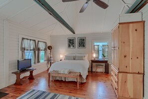 1 bedroom, desk, iron/ironing board, free WiFi - Petit Bijou guest home 1br/1bth with private garden! (West Palm Beach)