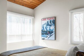 4 chambres, fer et planche à repasser, lit de bébé portatif